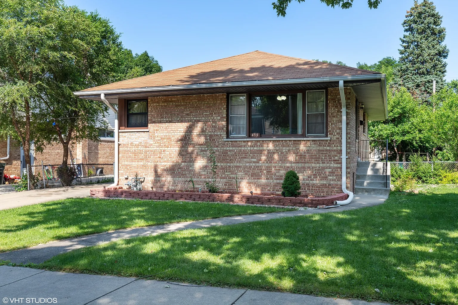 439 Geneva Ave photo 1