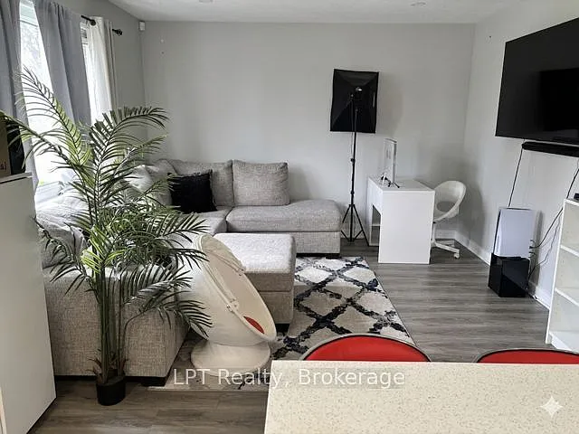 325 Baldwin St — Photo 3