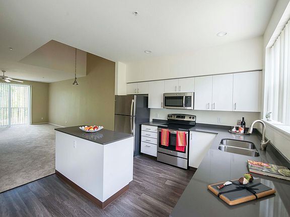 3rd image of 1928 15th Ave NE