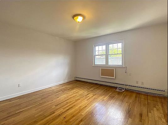 4th image of 24-21 43rd St #3R