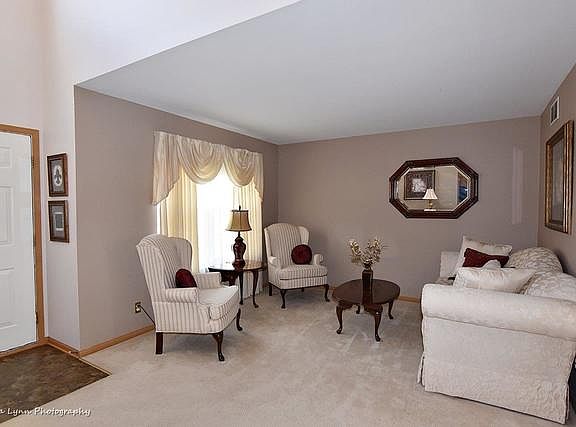 3rd image of 222 White Oak Dr