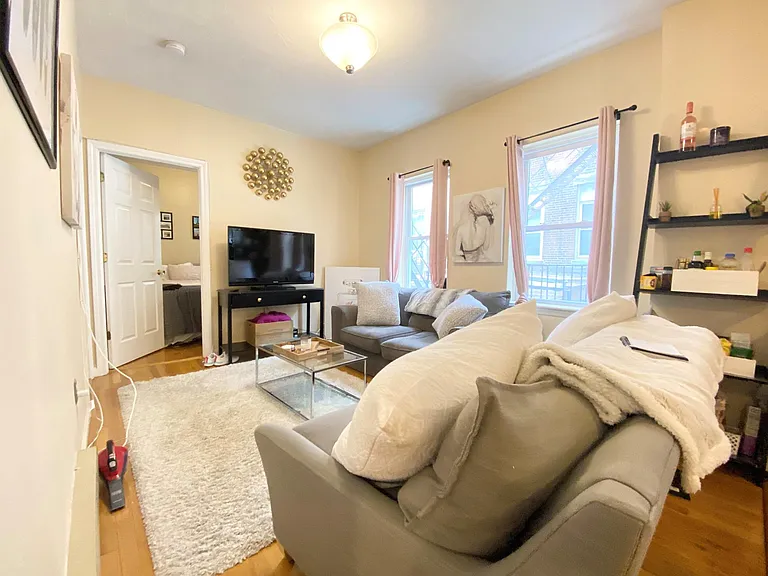 38 Charter St #4 — Photo 6