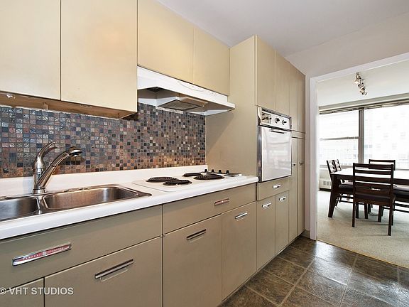 4th image of 3900 N Lake Shore Dr APT 20H