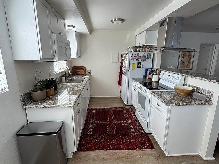 1322 Amethyst St #D — Photo 3