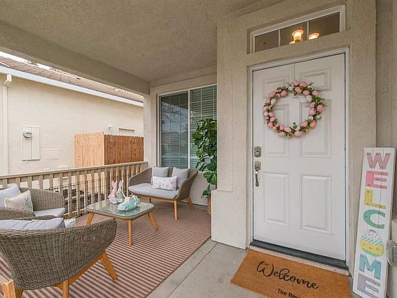 Front Entrance sitting area
