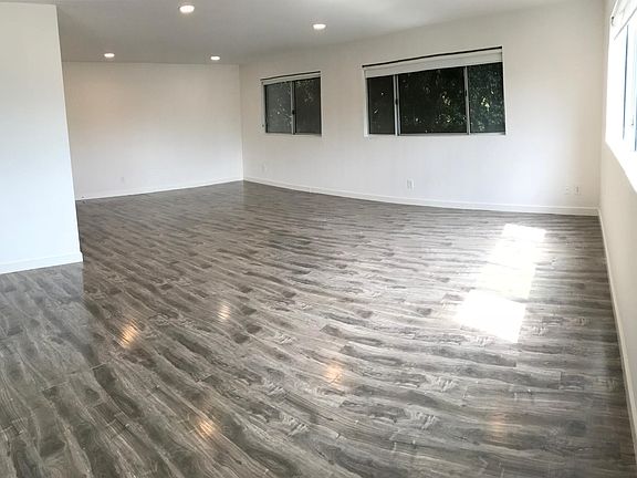 3rd image of 4221 Grand View Blvd APT 5