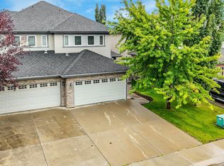 2057 69a St SW, Edmonton, AB T6X 0S5