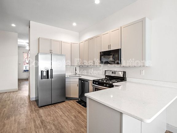5th image of 2225 S 10th St Floor 1