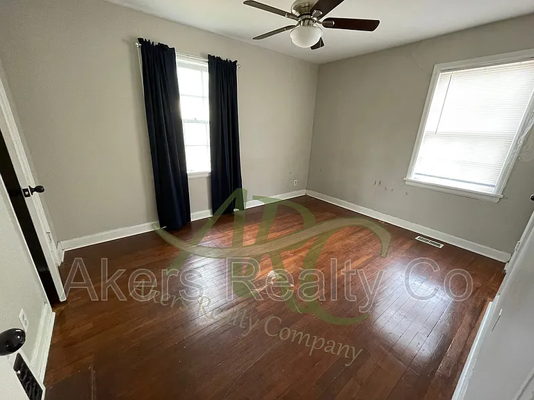 2210 Court St — Photo 12