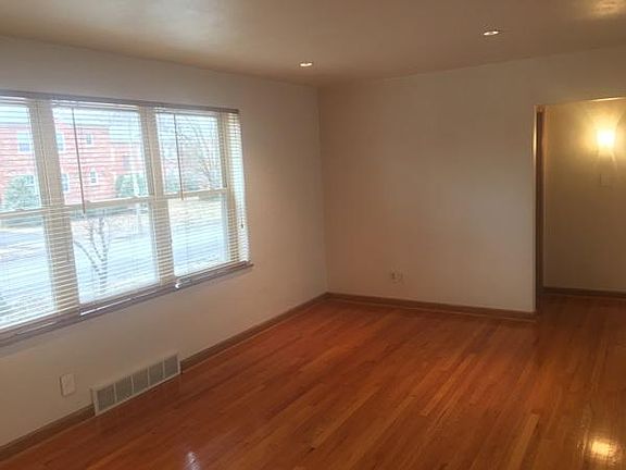 5th image of 5853 Sunshine Dr APT 1W