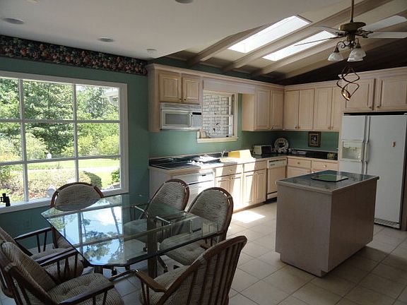 2nd image of 7 Highland Woods Dr