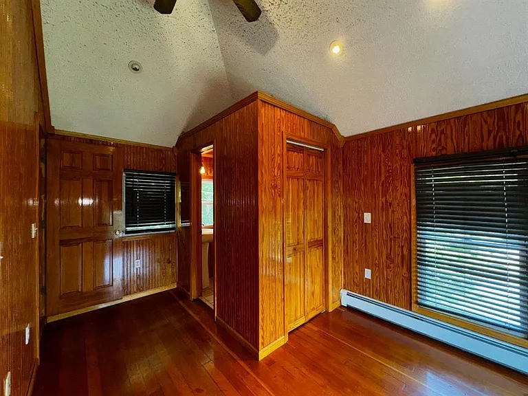 8 Lake Ave — Photo 28