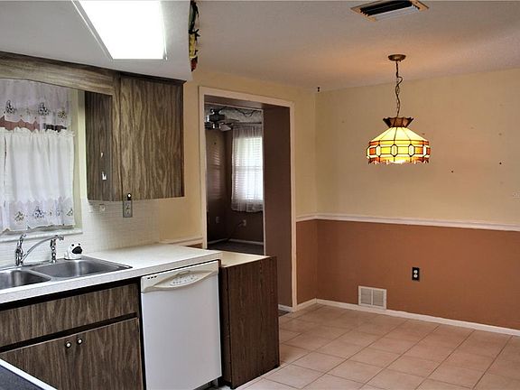 5th image of 7810 Farmlawn Dr