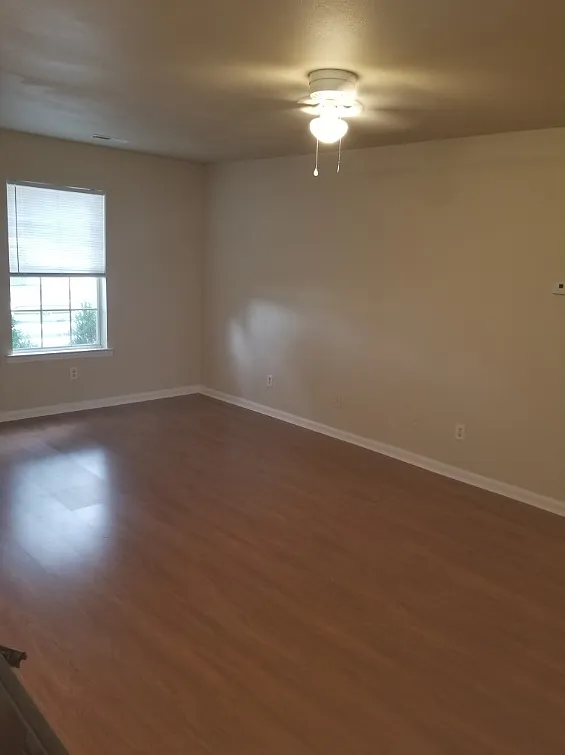 3 bed, 1100 sqft, $1,875 — Photo 4