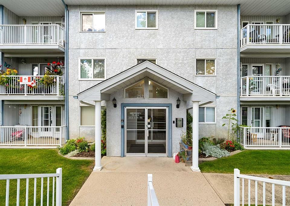 1st image of 252 S 4th St SE #303