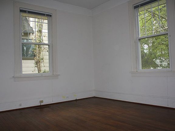 4th image of 10 Keowee Ave
