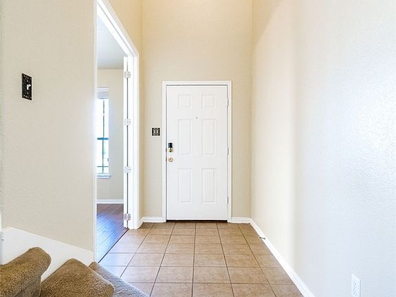 5th image of 6001 Bridgewood Dr