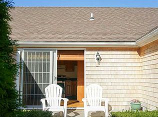42 Glen Meade Dr APT C, Portsmouth, RI 02871