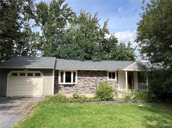 106 Richards Rd, Camillus, NY 13031
