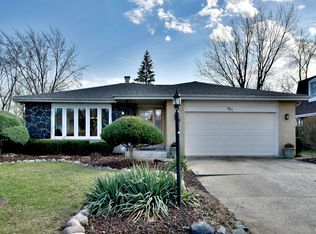 821 Chestnut Ln, Darien, IL 60561