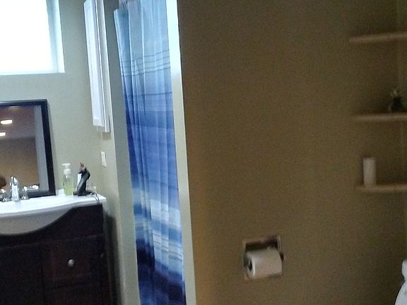 3rd image of 910 Central Park Dr
