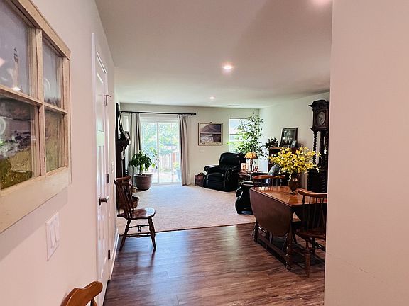 3rd image of 1049 Wilkinson Ln