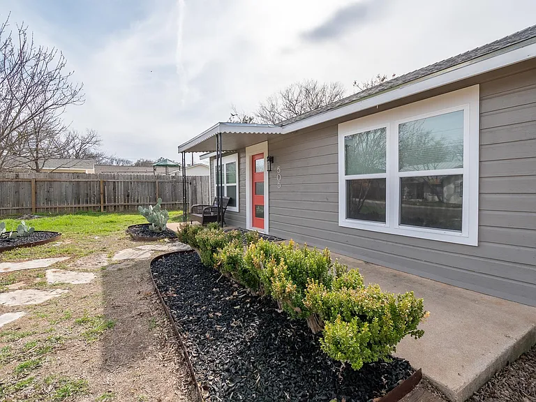 505 N Lbj Dr — Photo 10