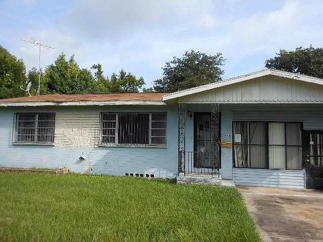 1st image of 716 N Flamingo Dr