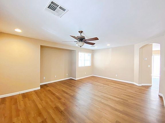 3rd image of 941 Grand Cerritos Ave