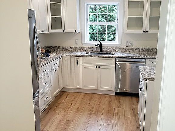 3rd image of 4450 Airlie Way