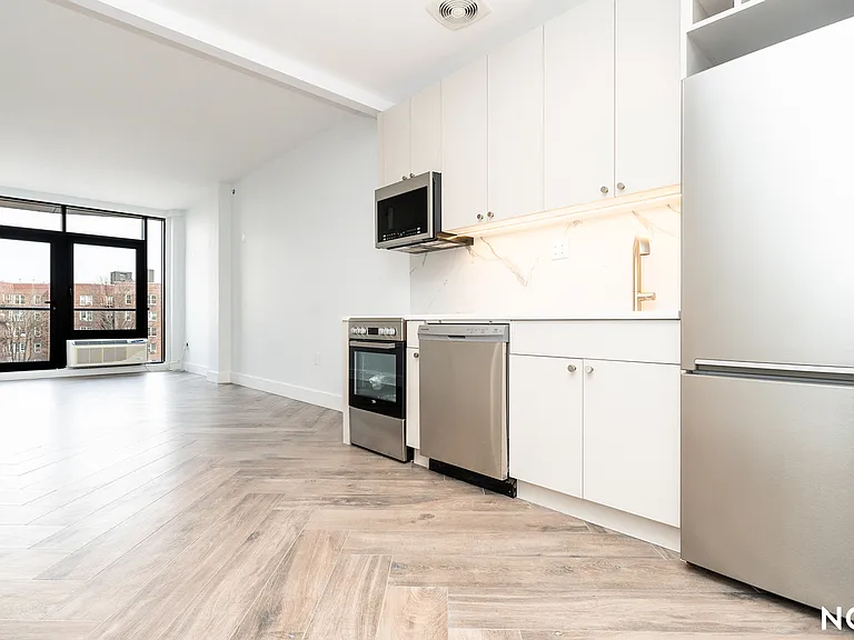 706 Ocean Ave #3C — Photo 1