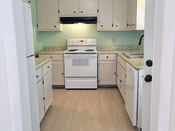 3rd image of 2210 Haven Dr