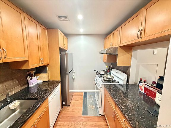4th image of 3-31 Endeavor Place #B