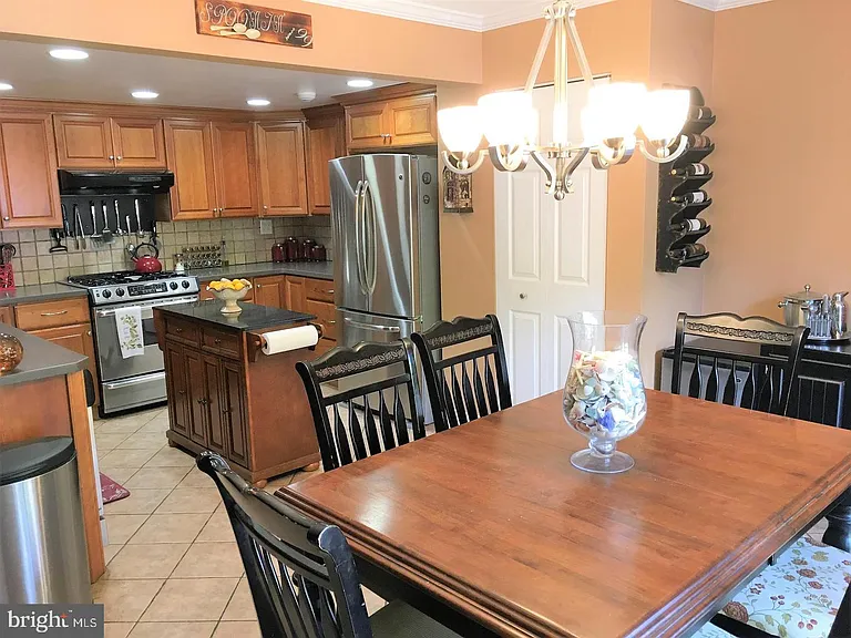 1127 Thackary Ct — Photo 6
