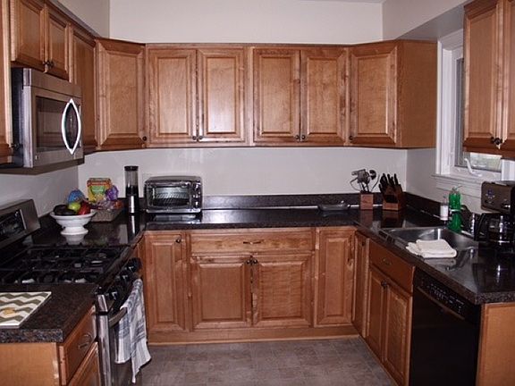 4th image of 12 Bellaire Dr