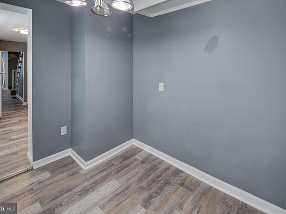 4th image of 407 E 10th St