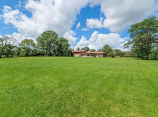 114 Canterberry Ln, Oak Brook, IL