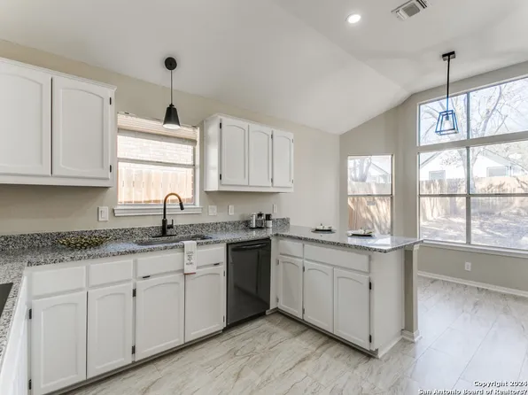 5202 CABIN LAKE DR, San Antonio, TX 78244