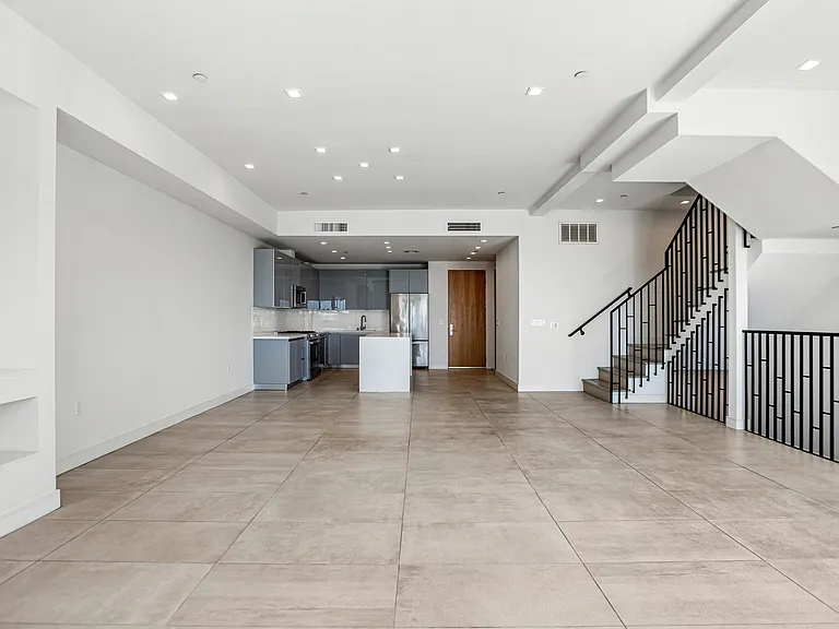1125 Kings Rd #Penthouse 7 — Photo 6