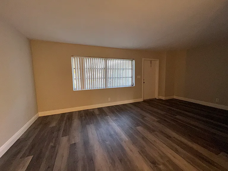 5841 NE 18th Ave #3 — Photo 2