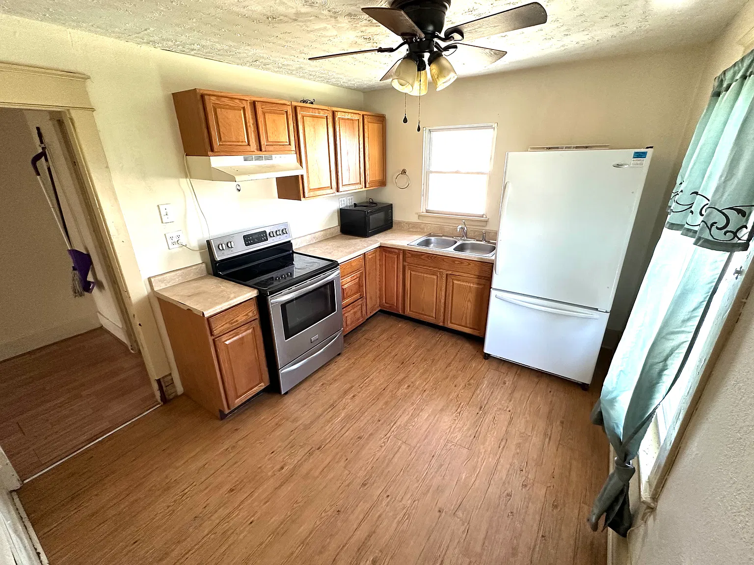 251-253 Maplewood Ave — Photo 4