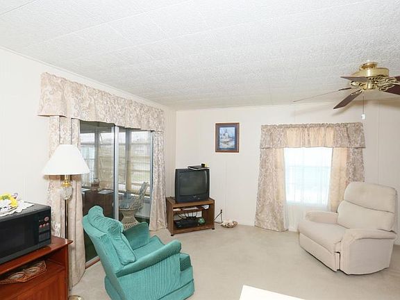 4th image of 1032 Oriole Cir