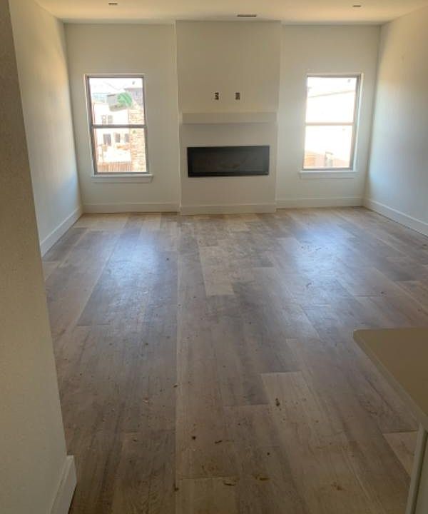 1st image of 263 Livingston Sq