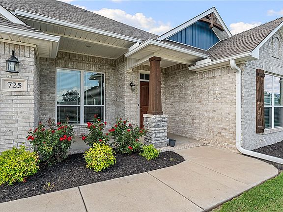 2nd image of 725 Macdonald Dr