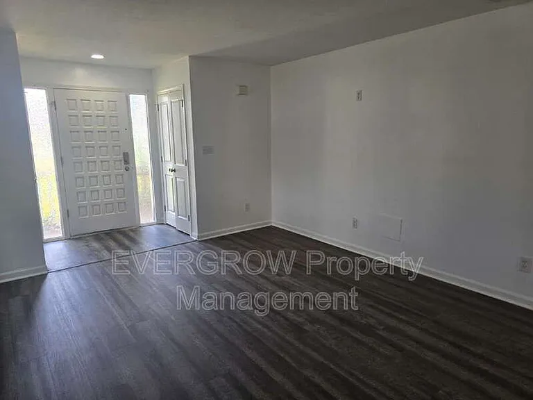 142 N 7th Ave — Photo 6