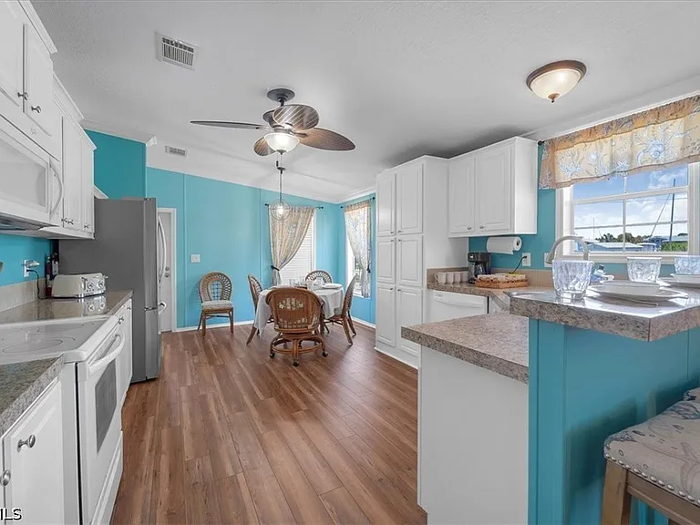 701 Coral Dr — Photo 26