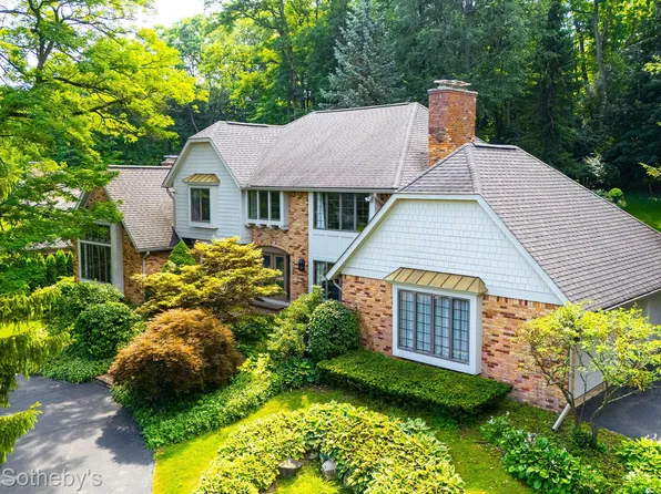 251 Woodwind Dr, Bloomfield Hills, MI 48304