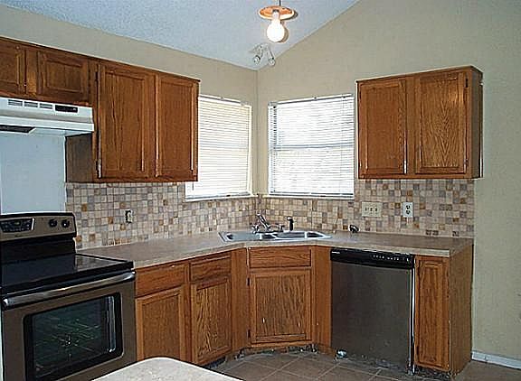 4th image of 10424 Summer Oaks Dr