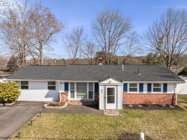 92 Brookfield Dr, Brockton, MA 02302