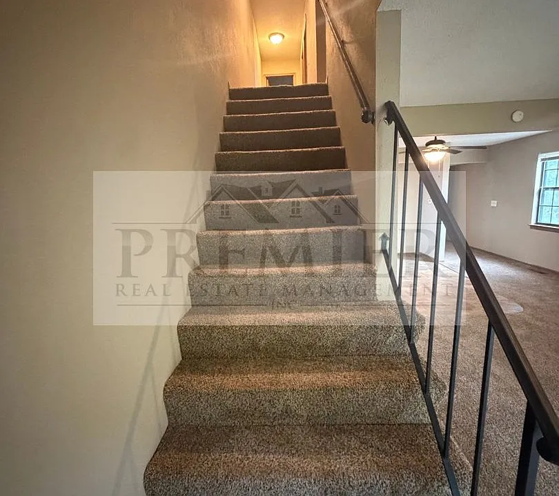 3 bd/1.5 ba townhome - 3556 NE Independence Ave, Lee's Summit, MO 64064 // Rent $1375 (end unit)